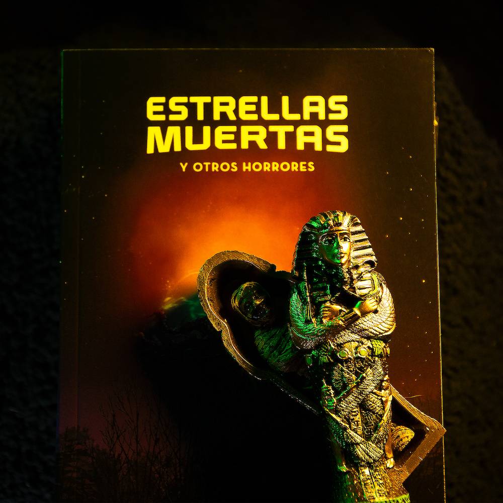 Estrellas muertas y otros horrores